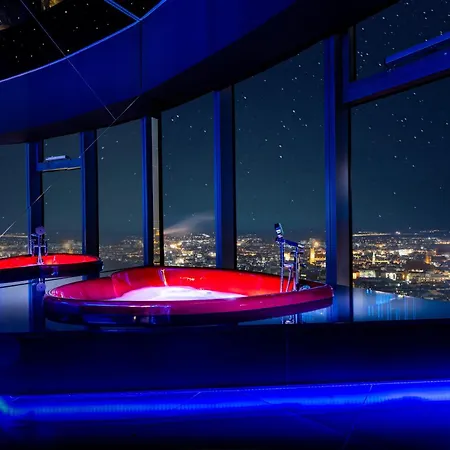 Apartamenty Sky Tower Z Jakuzzi Przy Oknie Wroclaw Exterior photo