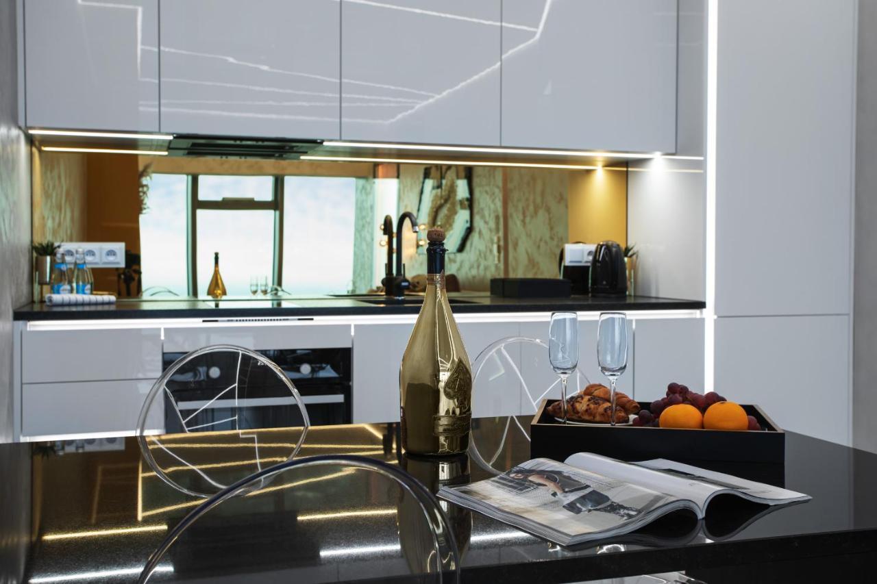Sky Tower Z Jakuzzi Przy Oknie Appartamento