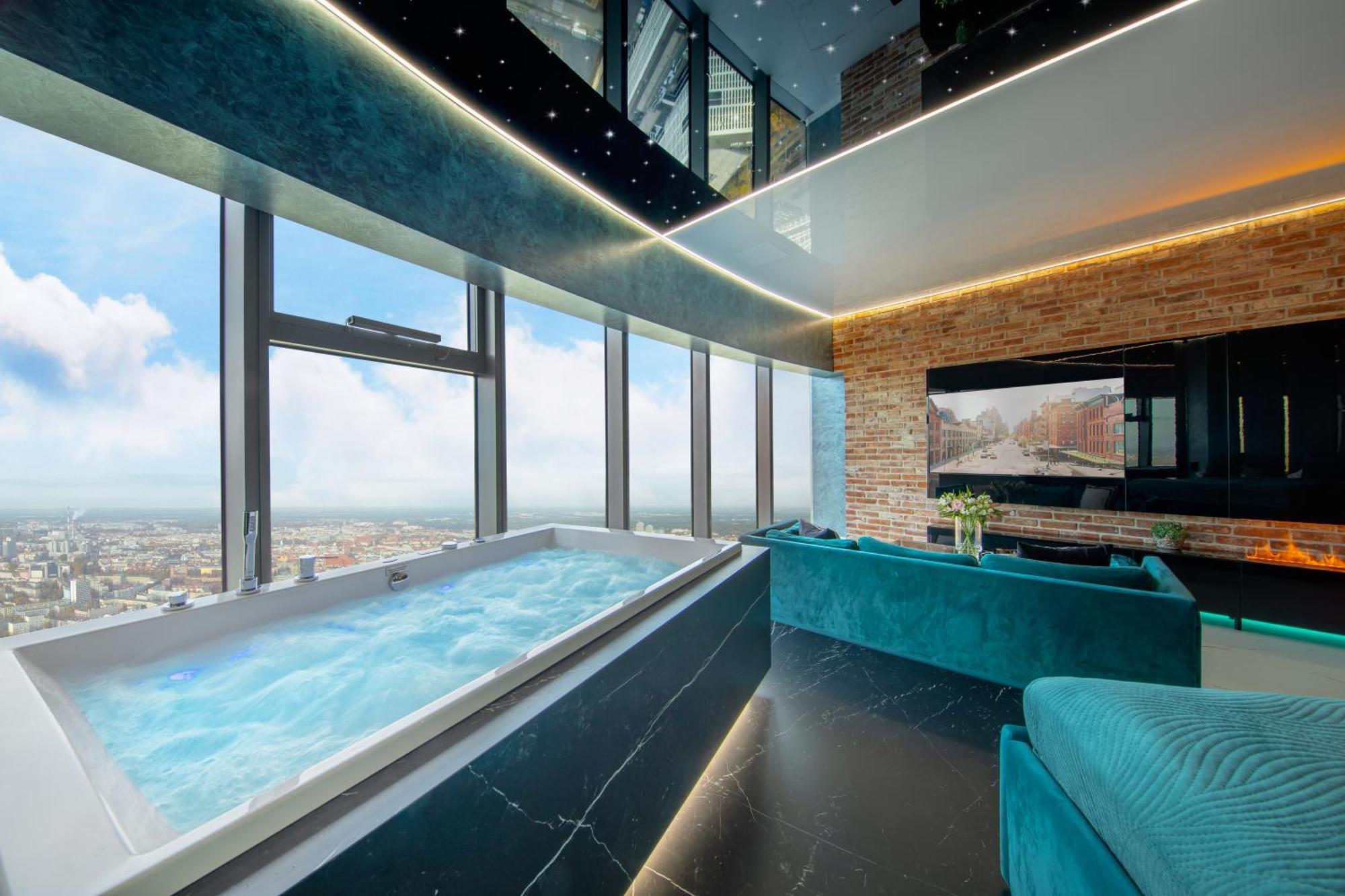 Sky Tower Z Jakuzzi Przy Oknie Apartamento *