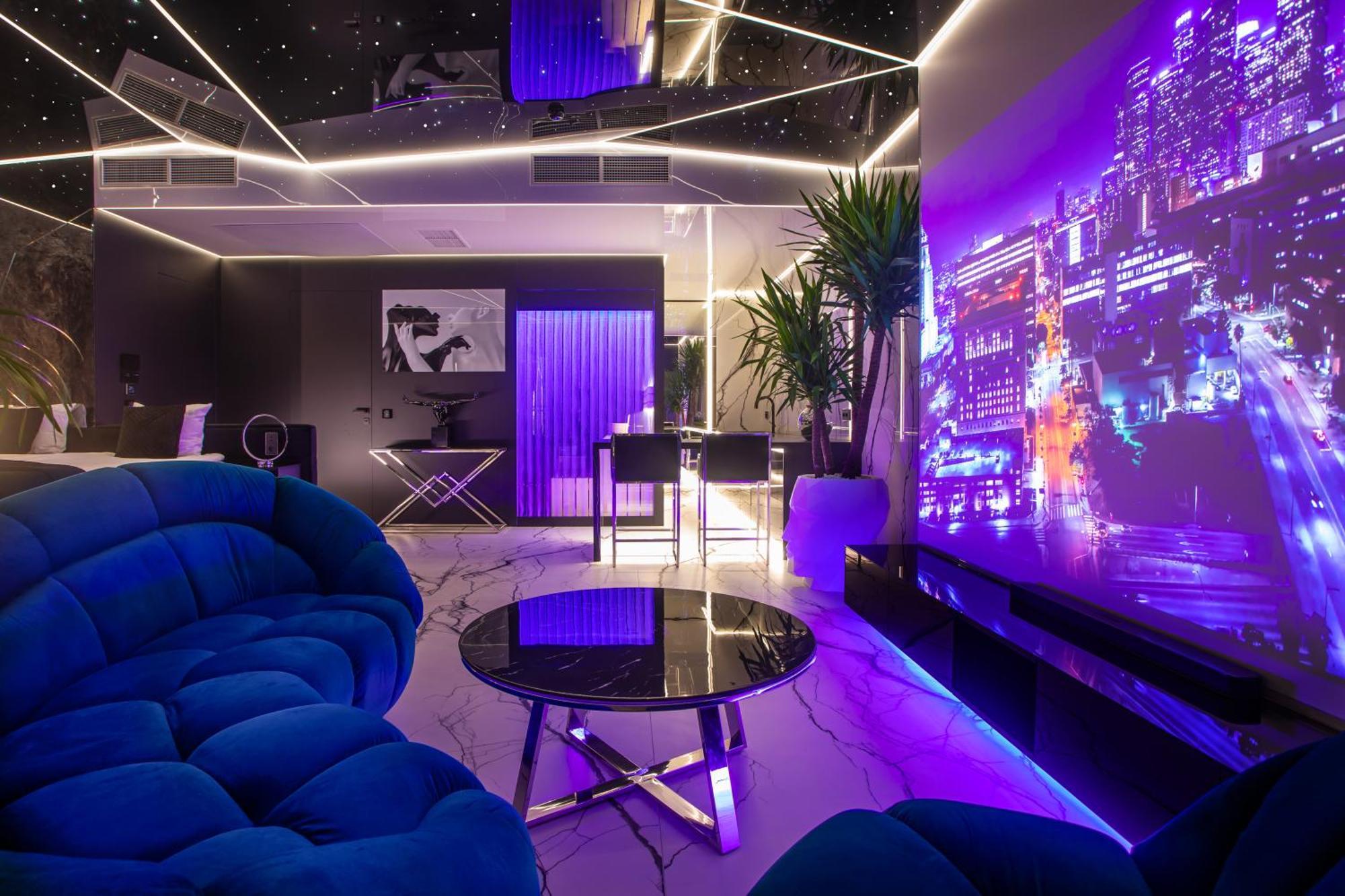 Sky Tower Z Jakuzzi Przy Oknie Breslavia