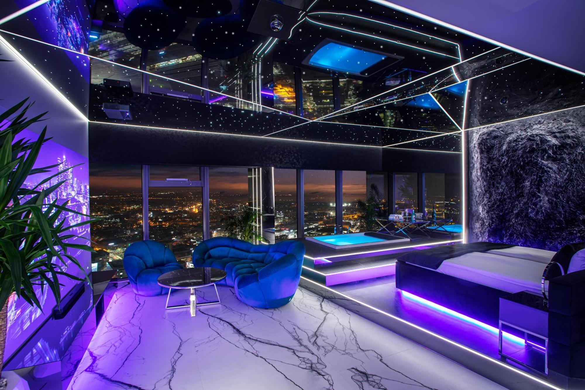 Sky Tower Z Jakuzzi Przy Oknie * Вроцлав