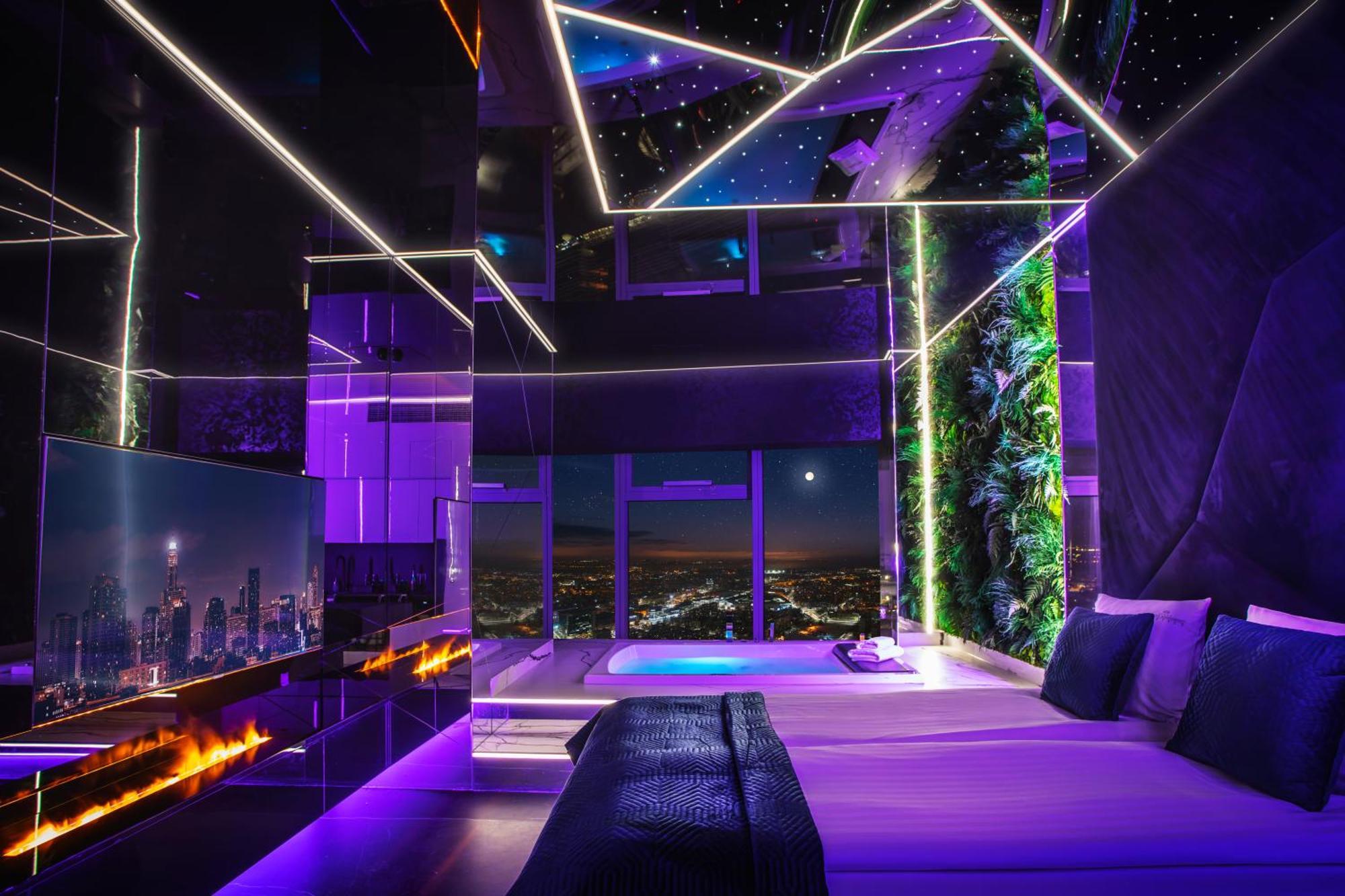 Sky Tower Z Jakuzzi Przy Oknie *