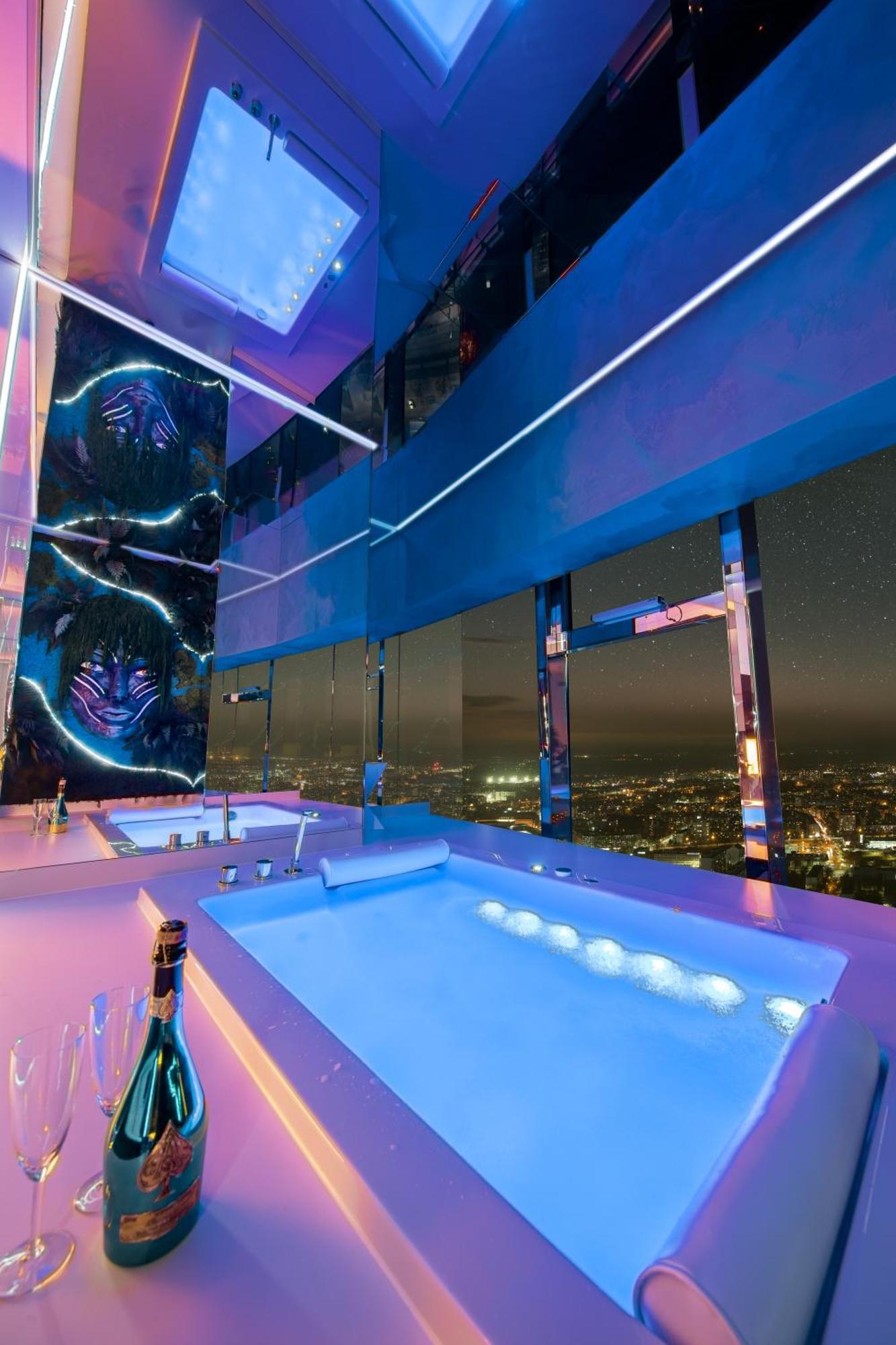 Appartamento Sky Tower Z Jakuzzi Przy Oknie *