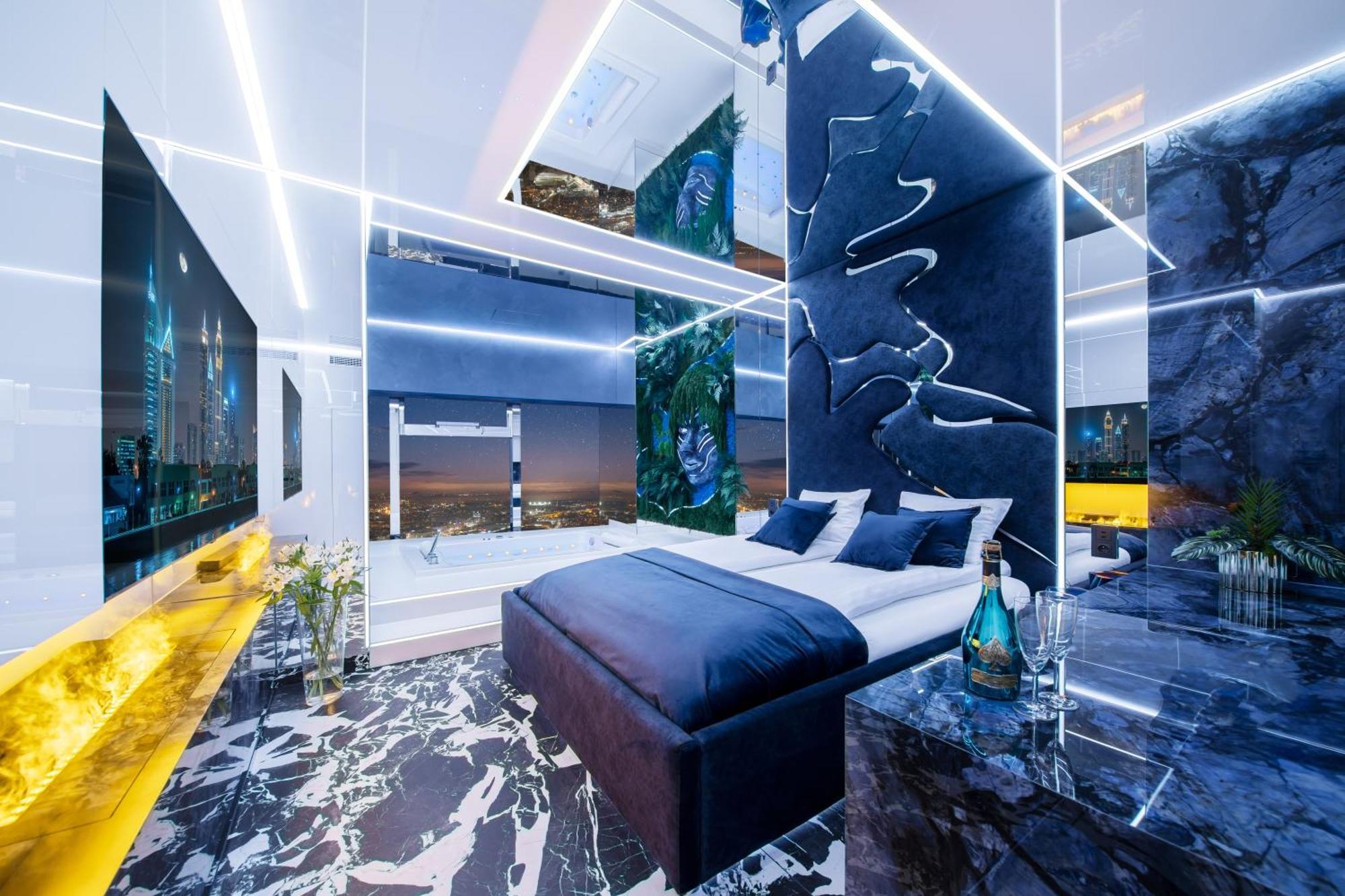 Sky Tower Z Jakuzzi Przy Oknie Breslavia