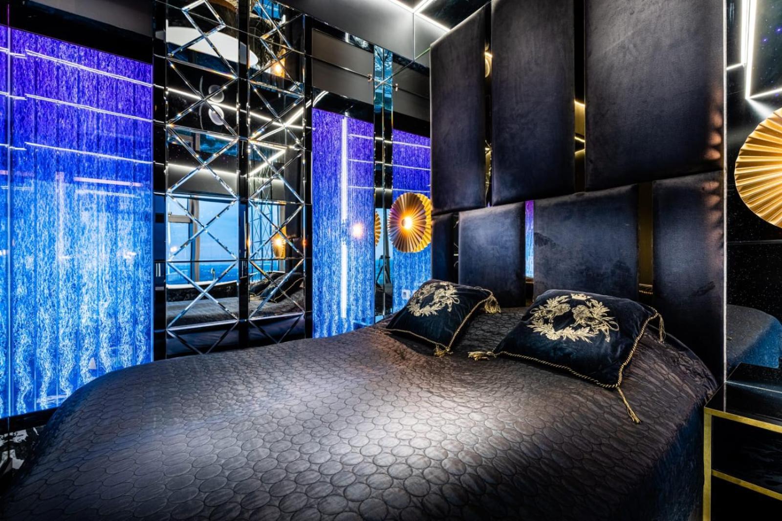 Sky Tower Z Jakuzzi Przy Oknie