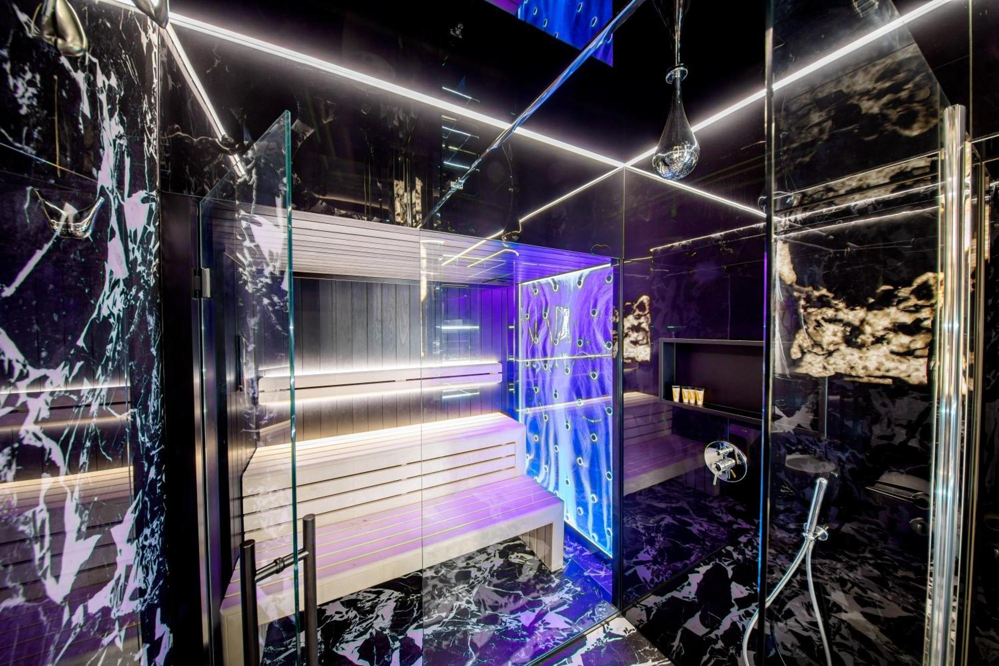 Sky Tower Z Jakuzzi Przy Oknie Апартаменти