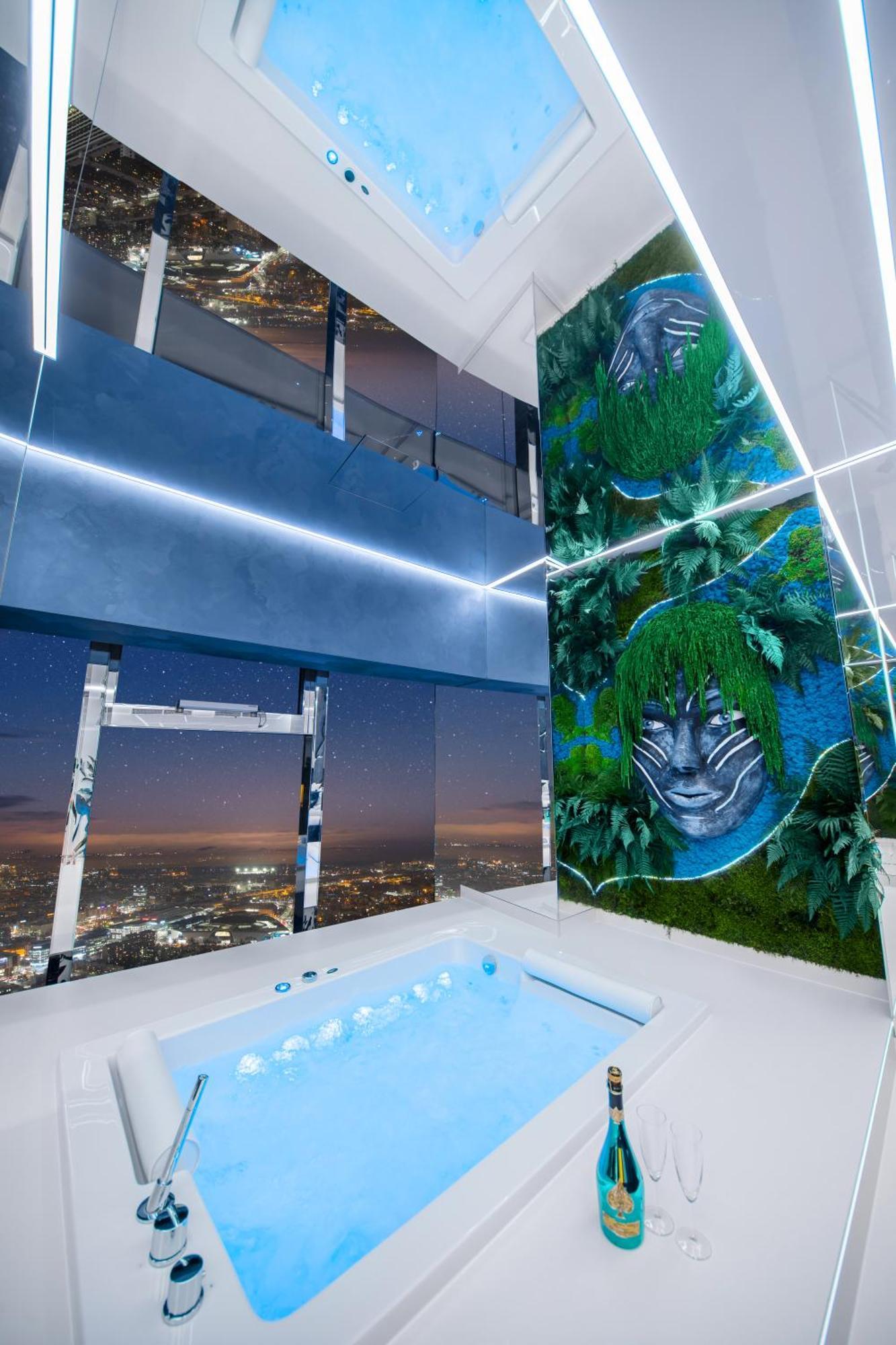 Апартаменти Sky Tower Z Jakuzzi Przy Oknie