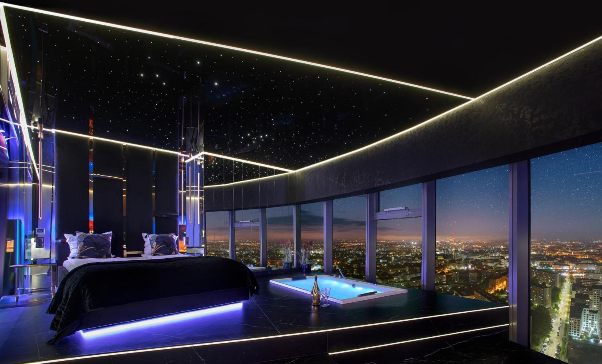 Sky Tower Z Jakuzzi Przy Oknie *